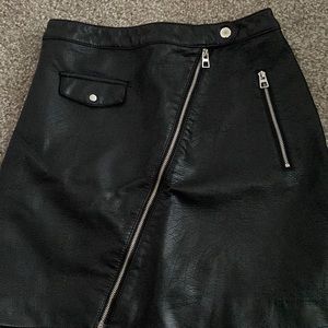 Leather zipper skirt